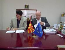 Mayor of Radovis, Dr Robert Velkov and President of Markis, Mr. K. Marotis signing the agreement for TSC.